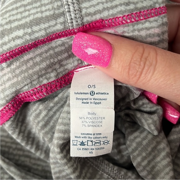 New without tag Lululemon infinity scarf wrap in gray and pink - Picture 3 of 4